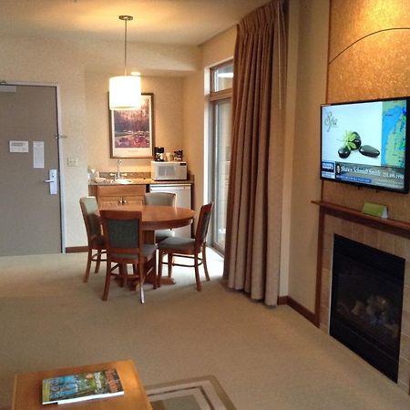 Cedar River Village Bellaire Room photo